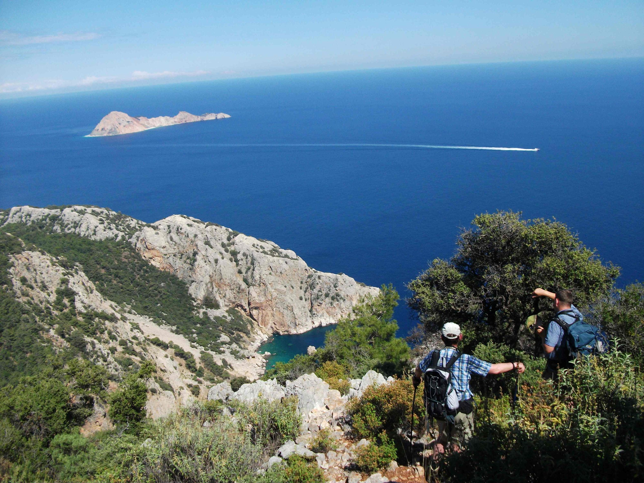 East-Lycian-Way-WALKERS-WITH-BIG-VIEW-scaled