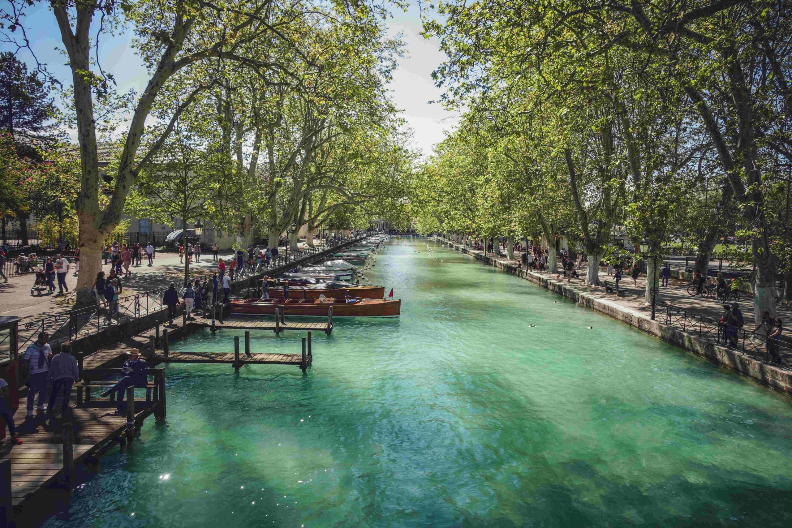 Annecy-Canal-Alpes-©-Raissa-Lara-lutolf-fasel-small-scaled