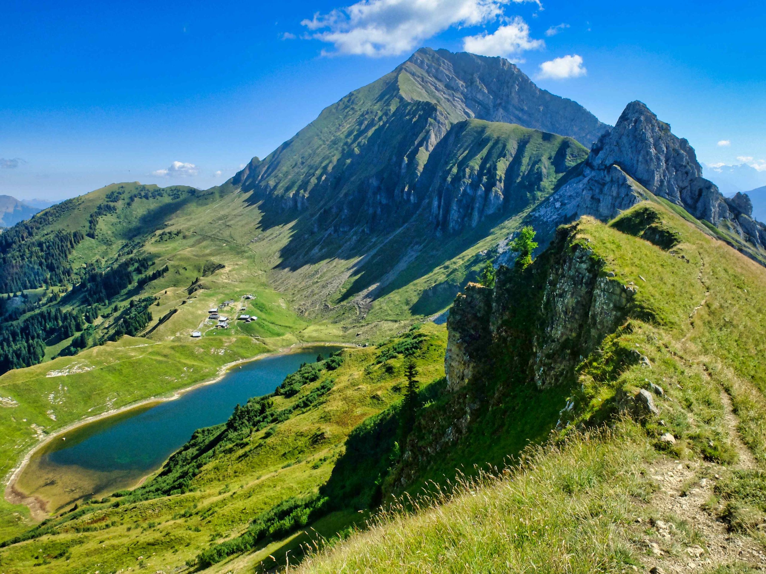 D4-Lessys-lake-Jallouvre-peak-5-Aravis-Alpes-small-scaled